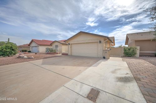 8826 Fairway Blvd, Chandler, AZ 85248-6911