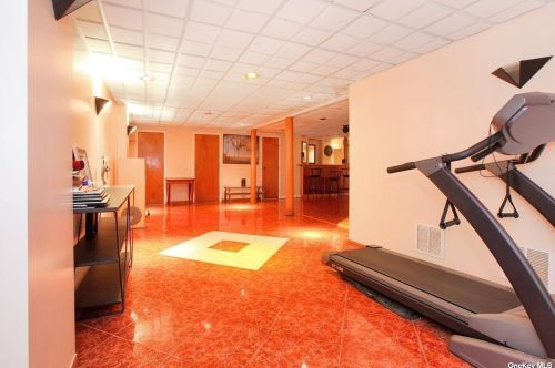 508 Wolf Hill Rd, Huntington Station NY  11746-5725 exterior