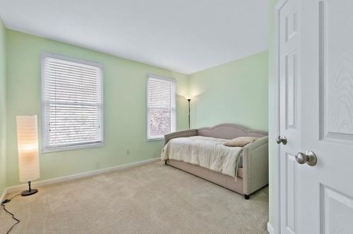 1052 Woodlawn Dr, Canonsburg PA  15317-5451 exterior