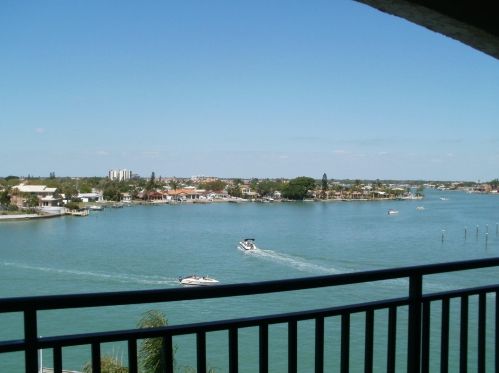 9805 Harrell Ave, Saint Petersburg, FL 33706-3223