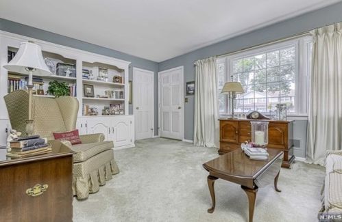 8 Winters St, Oakland NJ  07436-2623 exterior