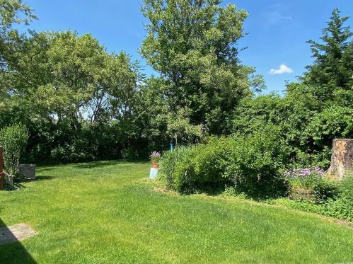 1029 Broome Ave, North Lindenhurst, NY 11757-2106