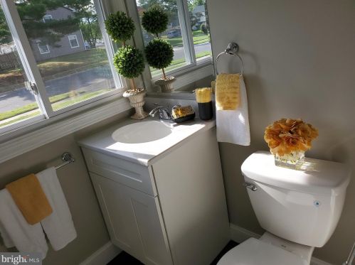 28 Buckingham Dr, Willingboro NJ  08046-1623 exterior