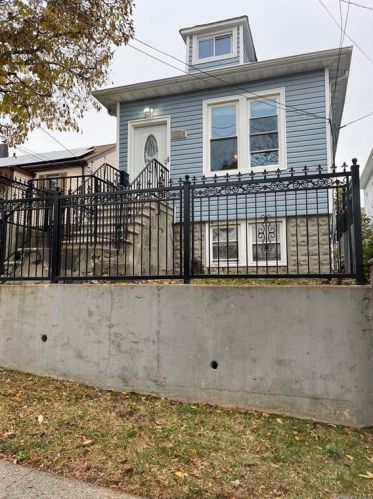 1611 Hammersley Ave, Bronx, NY 10469-3144