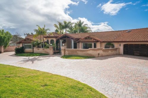 1129 Sugarbush Dr, Vista CA  92084-6605 exterior