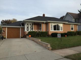 520 Mill St, Manawa, WI 54949-9221