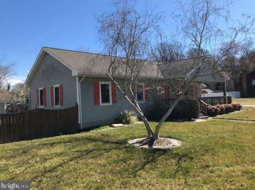 6151 4th St, Owens, VA 22485-7468