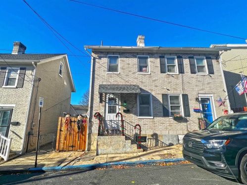 128 Wood St, Catasauqua, PA 18032-2535