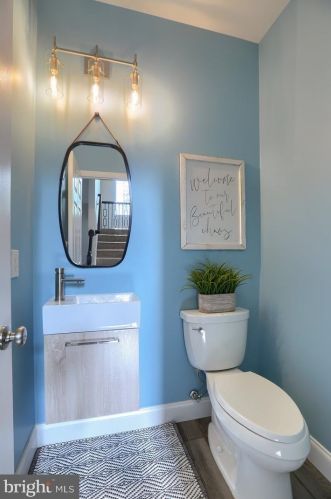 7207 Royal Oak Dr, Harrisburg PA 17112-8837 exterior