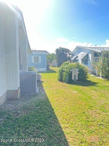 610 Dolphin Cir, Sebastian FL  32976-2591 exterior