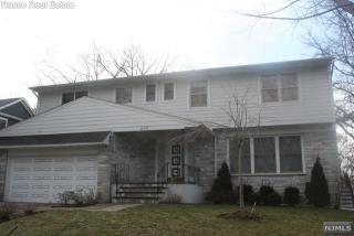 600 Ogden Ave, Teaneck NJ  07666-2921 exterior