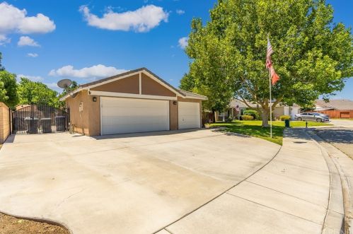 6226 Avenue, Lancaster, CA 93535-7854