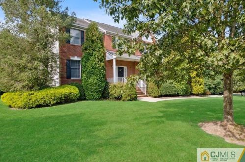 16 New Dover Rd, East Brunswick, NJ 08816-2745