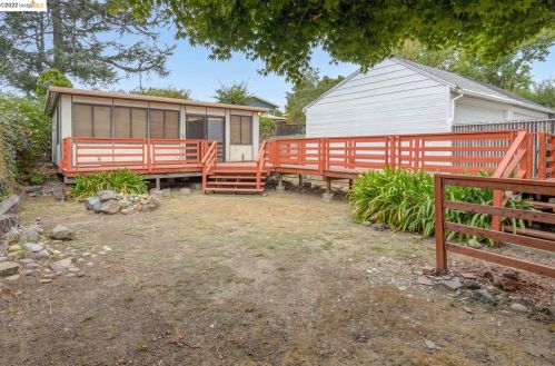 3963 Coolidge Ave, Oakland CA  94602-3428 exterior