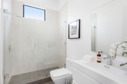 18067 Calvert St, Van Nuys CA 91316-1216 exterior