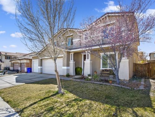 13755 Holt Ct, Victorville, CA 92394-7539