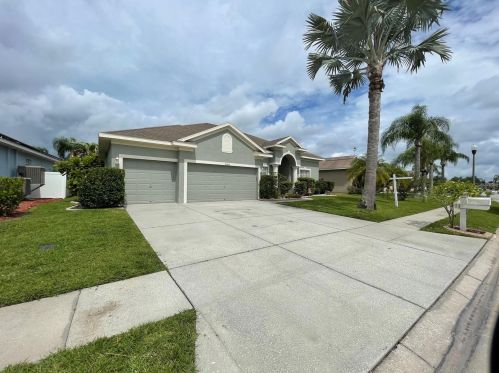 2546 Wood Pointe Dr, Tarpon Springs, FL 34691-7803