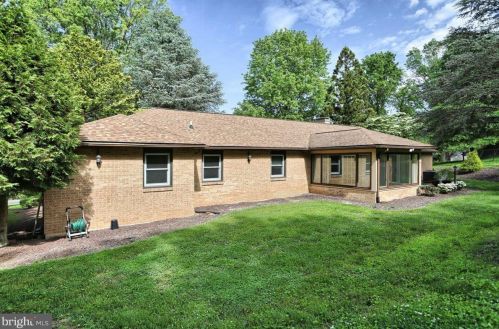 838 Kiehl Dr, Lemoyne PA  17043-1205 exterior