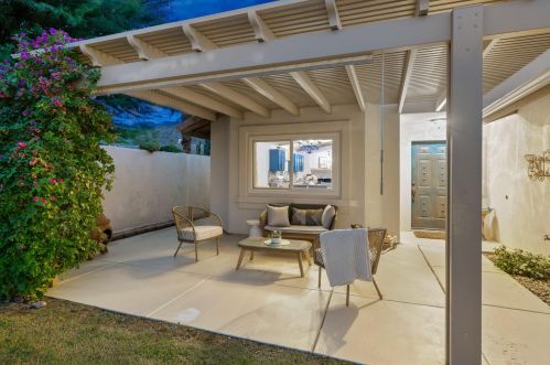 51915 Avenida Alvarado, La Quinta CA  92253-3190 exterior