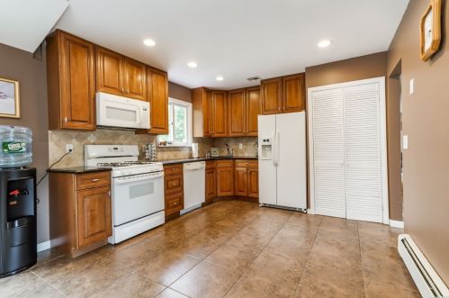 162 10th Ave, Holtsville NY  11742-2357 exterior