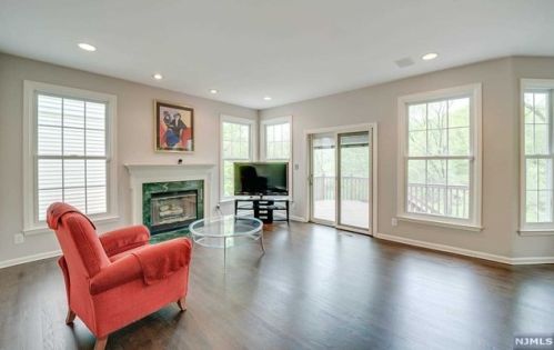 44 Hunters Run, Oakland NJ  07436-2344 exterior