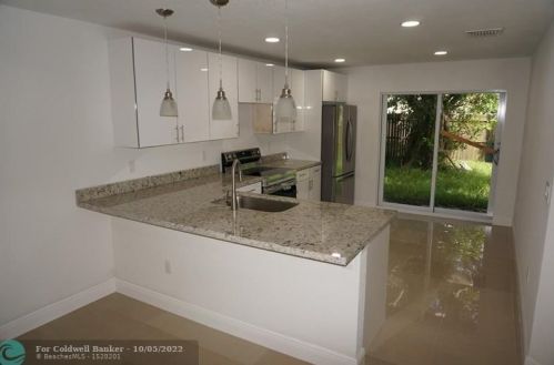 631 45th St, West Palm Beach, FL 33407-2927