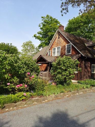 7 Stable Rd, Tuxedo Park, NY 10987-4026