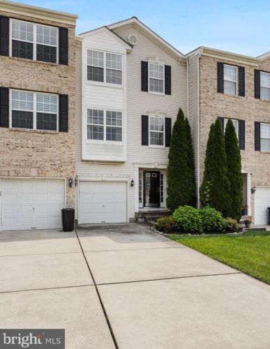 12 Nicole Ct, West Deptford, NJ 08096-5506