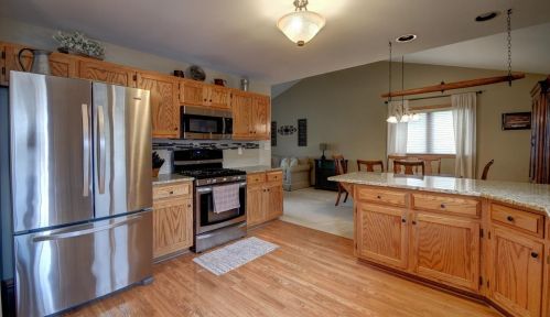 39 Beiriger Dr, Dyer, IN 46311-2179