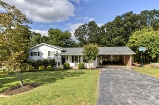 5824 Paula Rd, Knoxville, TN 37912-2925
