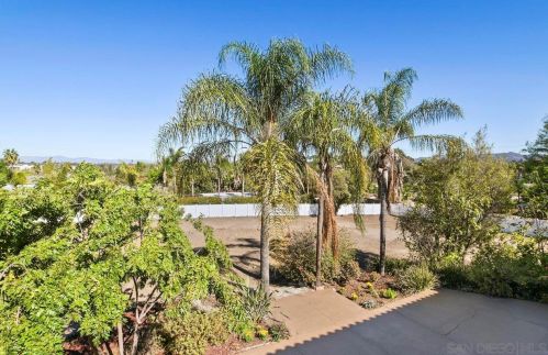 1171 Sunset Dr, Vista CA  92081-7407 exterior