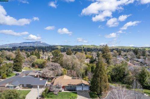 124 Greenbrook Ct, Danville CA  94526-5251 exterior