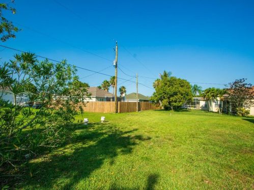 634 Streamlet Ave, Fort Pierce FL 34983-4658 exterior
