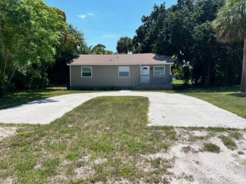 2405 44th St, Fort Pierce FL  34946-1532 exterior