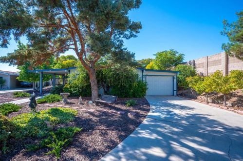 10 Robin Ct, Lake Nacimiento, CA 93446-4001