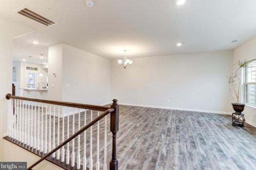 7071 Darbey Knoll Dr, Gainesville VA  20155 exterior