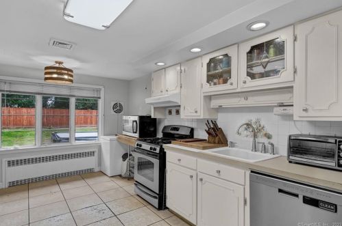 2129 Boulevard, Hartford CT  06107-2612 exterior