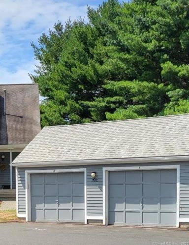 191 Oakland St, Manchester, CT 06042-8244