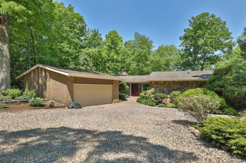 12 Fawn Hl Rd, Tuxedo Park NY  10987-3531 exterior