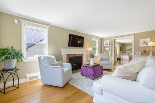 550 Fern St, Hartford, CT 06107-1415