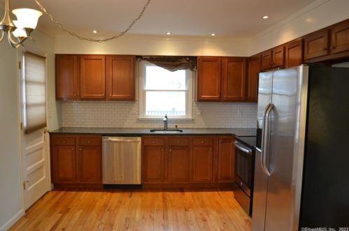 6 River St, New Canaan CT  06840-4231 exterior