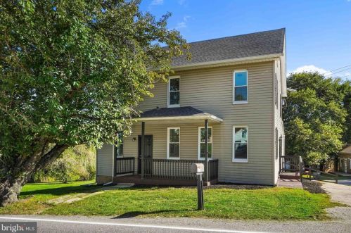 2135 Freysville Rd, Red Lion, PA 17356-8260