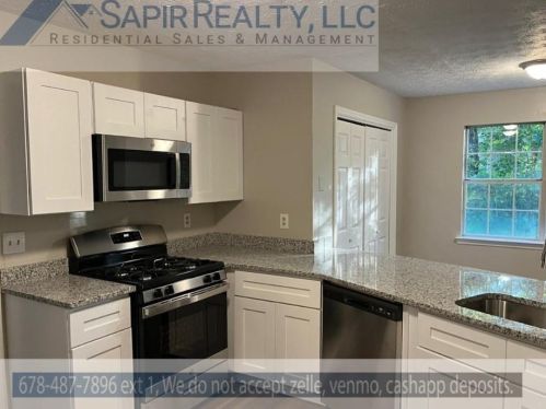 979 Oakwood Chase Cir, Stone Mountain GA  30083-5063 exterior