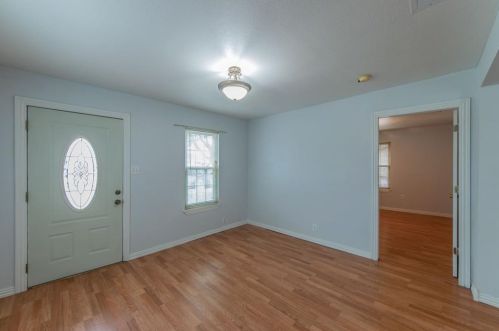 2569 High Crest Ave, Fort Worth, TX 76111-1807