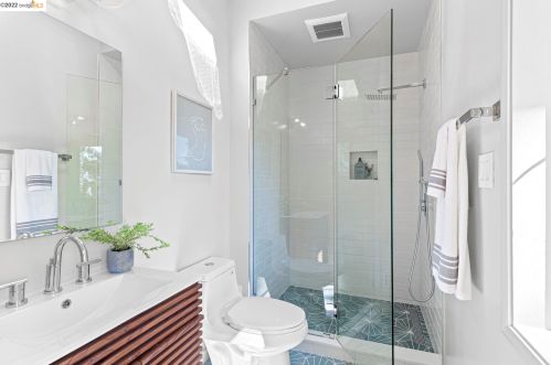 4985 Hedge Ln, Oakland CA  94602-2641 exterior