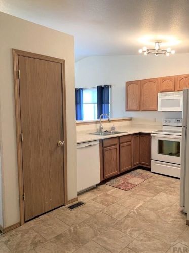 1214 Silver Hawk Ct, Pueblo CO 81008-2155 exterior