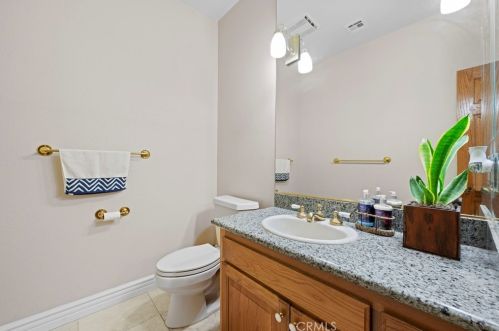 26945 Brooken Ave, Santa Clarita CA  91387-3904 exterior