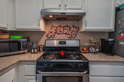 31662 Willow View Pl, Lake Elsinore CA  92532-0401 exterior