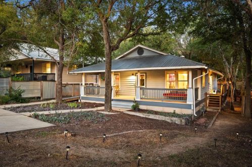 1121 Delano St, Austin TX 78721 exterior