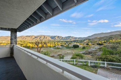 26945 Brooken Ave, Santa Clarita CA  91387-3904 exterior